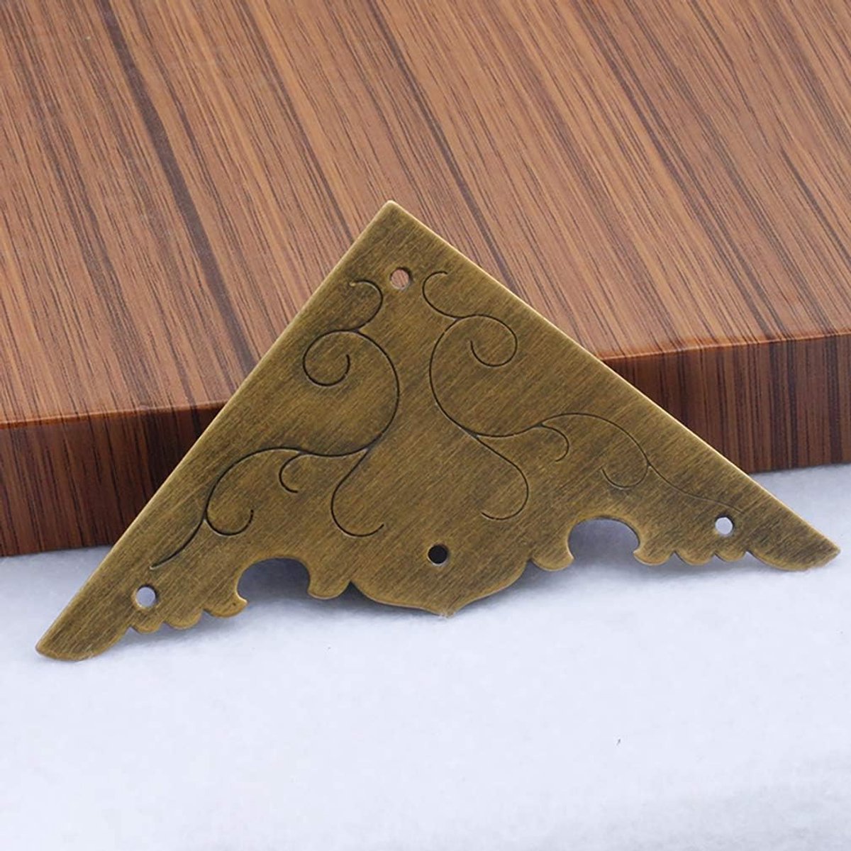 Antieke Hoekbeschermers Set voor Meubels - Messing Decoratie - Houten Sieradenkast - Volledige Omhullende Bewaker - Metalen beschermingshoeken - 4 stuks - hoekbescherming voor boeken – foto 2