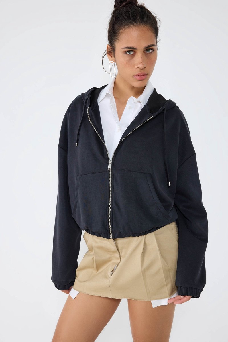 Sweat à capuche court zippé doux