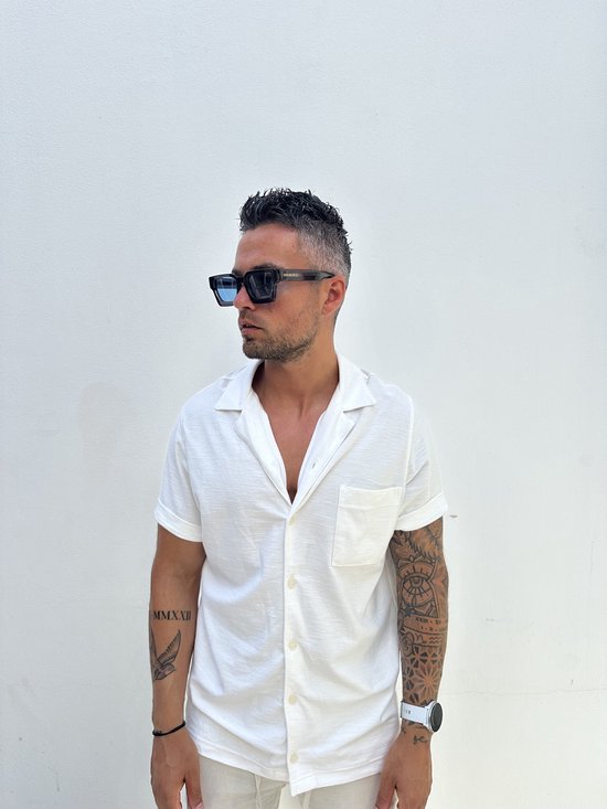 The Brand Remarkable - Zonnebril Unisex - Zonnebril Dames - Zonnebril Heren - Vierkante Zonnebril - Grijs / Blauw - UV400 - Luxe, Duurzame & Trendy Zonnebril - Designer Zonnebril - Mode Zonnebril 2025 - Inclusief Beschermhoes - Polariserend Look van The Brand Remarkable — afbeelding 4