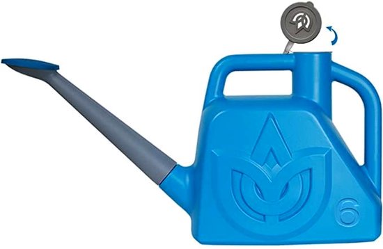 Blauwe gieter met grijze tuit en handvatten. Voorzien van logo en een 6.