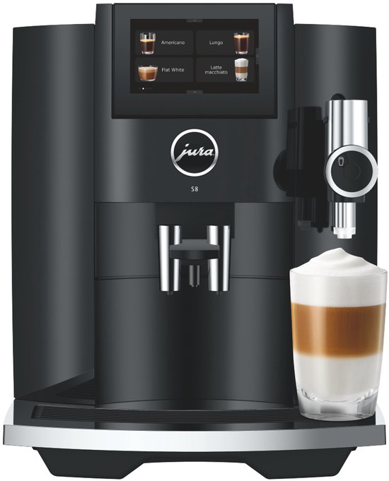 Zwarte JURA S8 espressomachine met een glas latte macchiato.