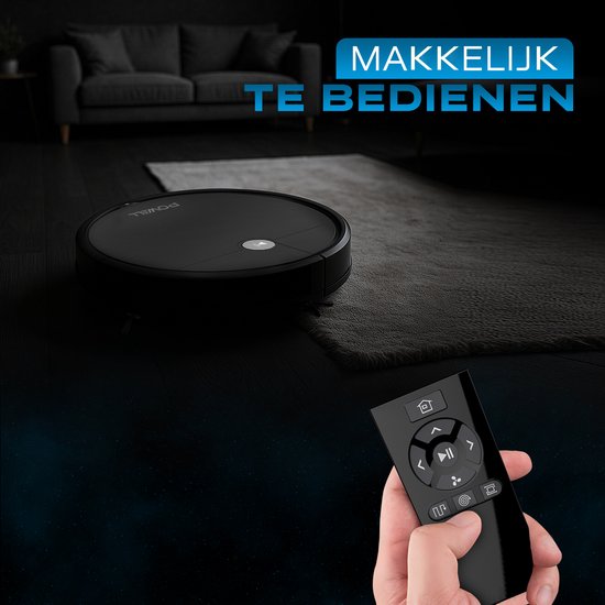 Zwarte robotstofzuiger op vloerkleed, met een hand die een afstandsbediening vasthoudt voor eenvoudige bediening.