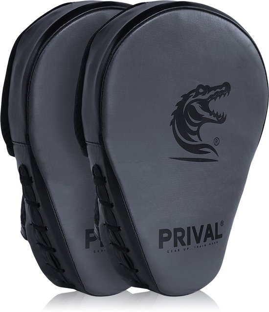 Deux mitaines d'entraînement Prival noires avec logo de crocodile et lacets.