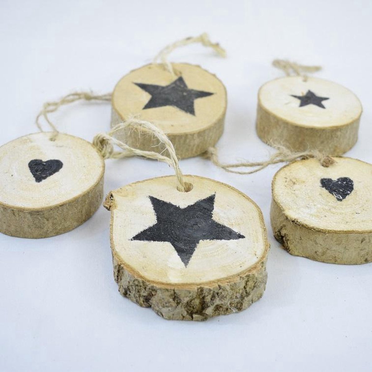 ZoeZo Design - 15 stuks - assorti - kersthangers - Ø 9 cm - hout - 100% natuurproduct - met jute lintje - asortie