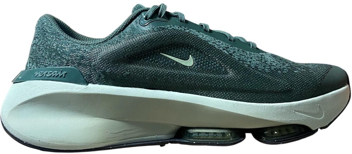 W NIKE VERSAIR Groen