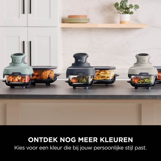 Drie grijze Ninja CRISPi apparaten in verschillende kleuren op een aanrecht.
