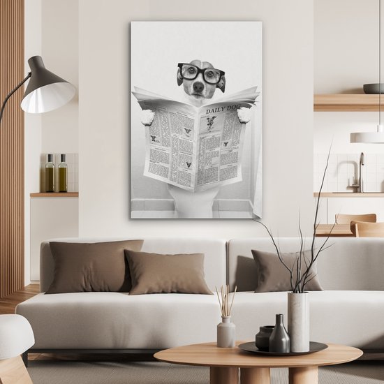 Akoestisch wandpaneel 70x100 cm - Vilt schilderij Hond - Krant - Toilet - Zwart wit - Dieren - Akoestische panelen - Geluidsdempende wanddecoratie - Geluidsisolatie woonkamer - Muurdecoratie geluidspanelen