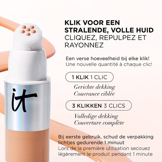 Close-up van de applicator van het 'DO IT ALL Radiant Concealer' flesje. Er komt een beige concealer uit.