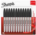 Een pak met 12 zwarte Sharpie pennen met fijne punt, verpakt in doorzichtige plastic verpakking.
