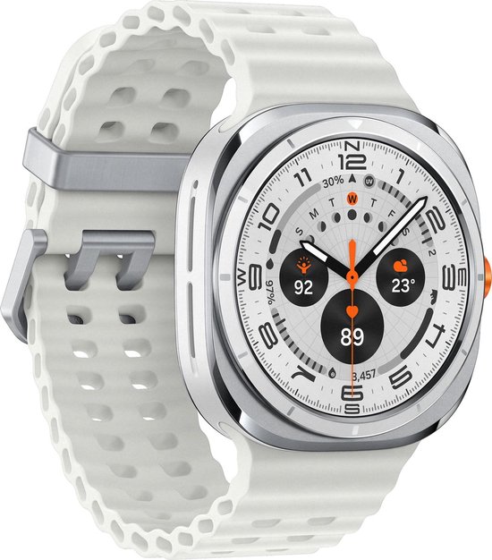 Samsung Galaxy Watch Ultra, schuin van voren met wit display en witte band.