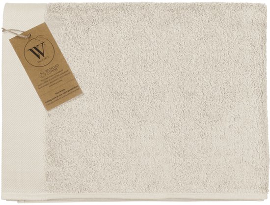Beige handdoek met een licht beige band. Een bruine kaart met 'W since 1873' en informatie over gerecycled katoen hangt aan de hoek.