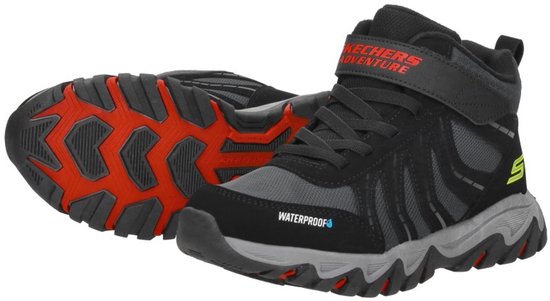 Zwarte wandelschoenen met rode en grijze accenten, rode zool.