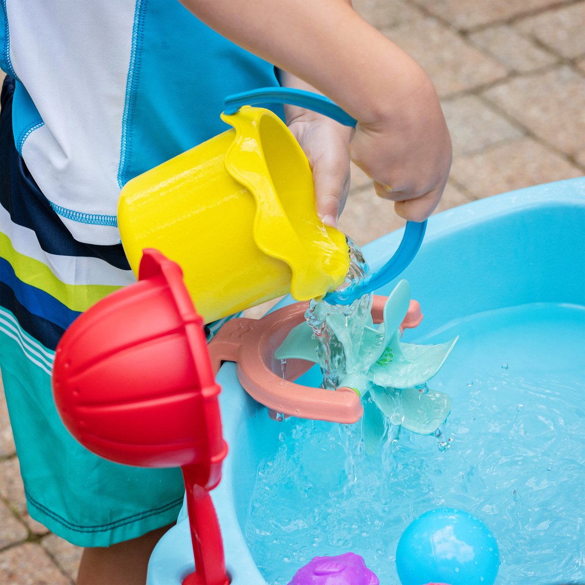 Step2 Double Spin & Showers Watertafel – Inclusief speelballen, zeediertjes en wateraccessoires – Waterspeelgoed voor kind – Activiteitentafel met water voor de tuin / buiten — afbeelding 3