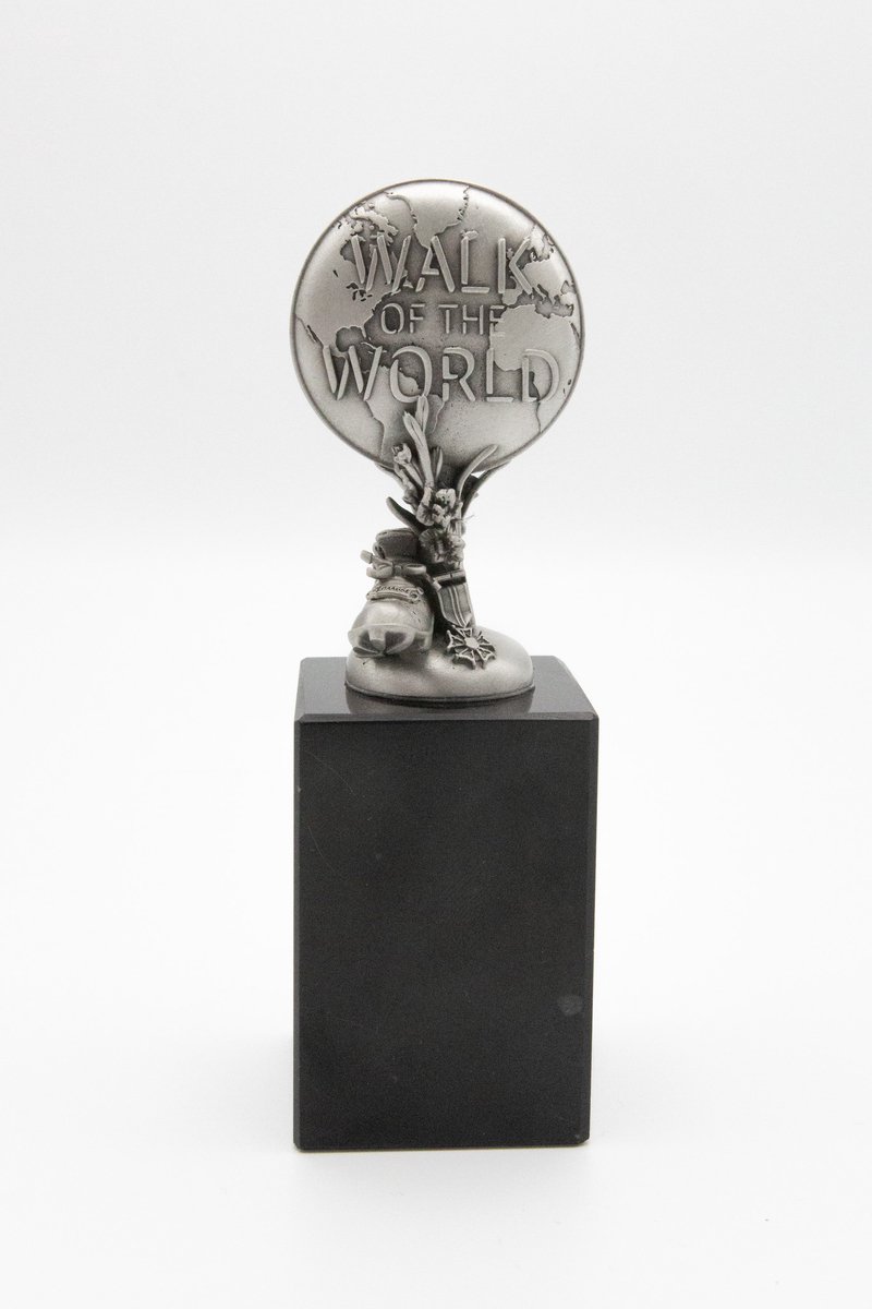 Trofee op sokkel - 4Daagse Nijmegen -"Walk of the world" - tin/marmer - Vierdaagse aandenken