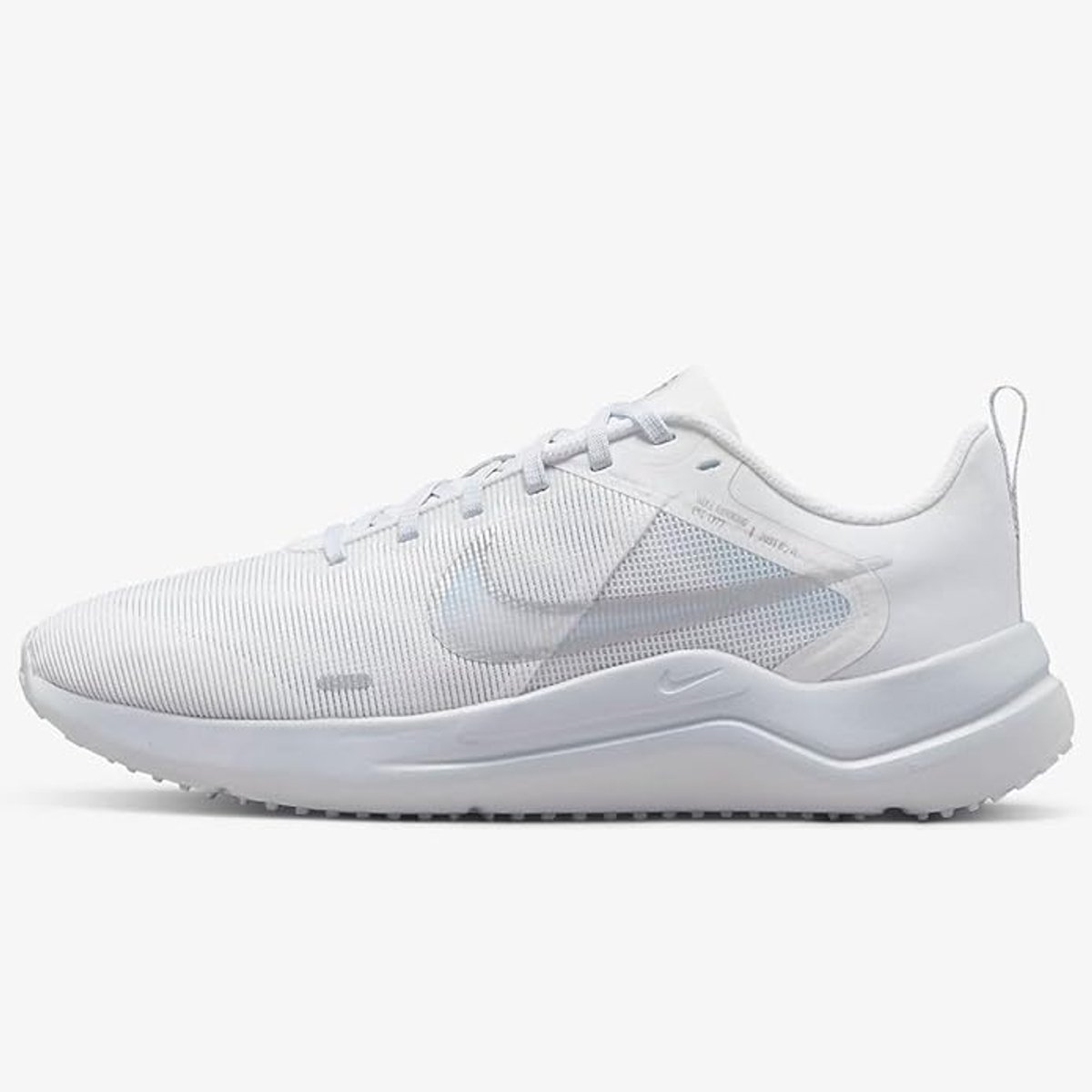 Nike downshifter 12 in de kleur . Wit