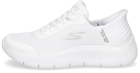 Witte Skechers GO WALK FLEX sneaker, zijkant zichtbaar, met ademend mesh en golvend patroon op de hiel.