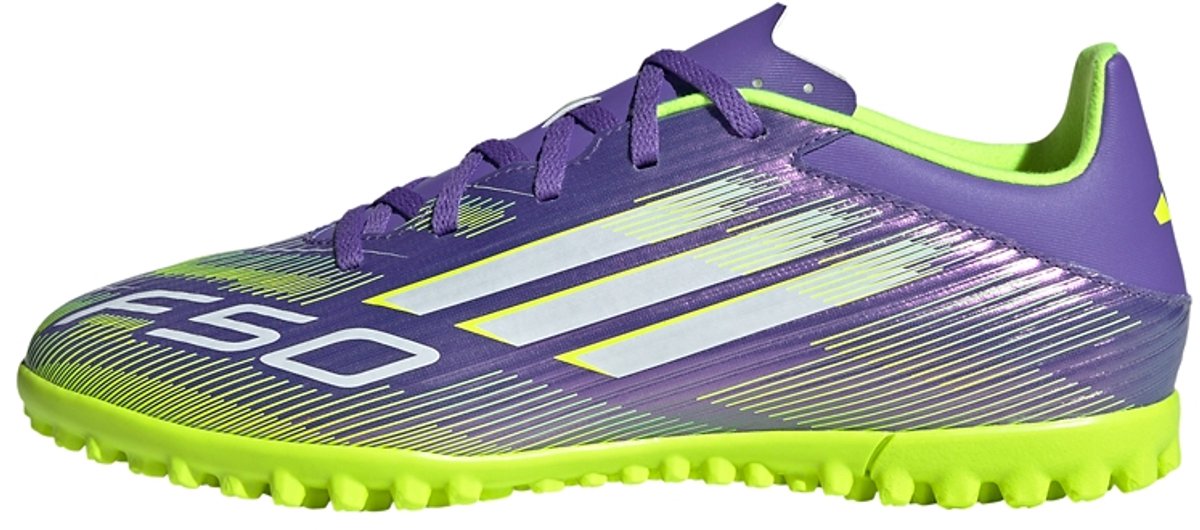Paars adidas F50 Club turf schoenen voor unisex, maat 44 2/3, met ondersteunend Fiberski en grip voor zaalvloeren.