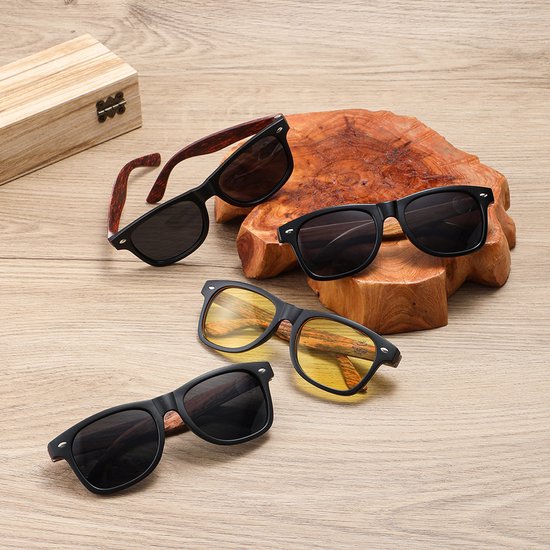 Walnut sunglasses with black polarized lenses, unisex - Radiation protection van Herrlicht — afbeelding 2