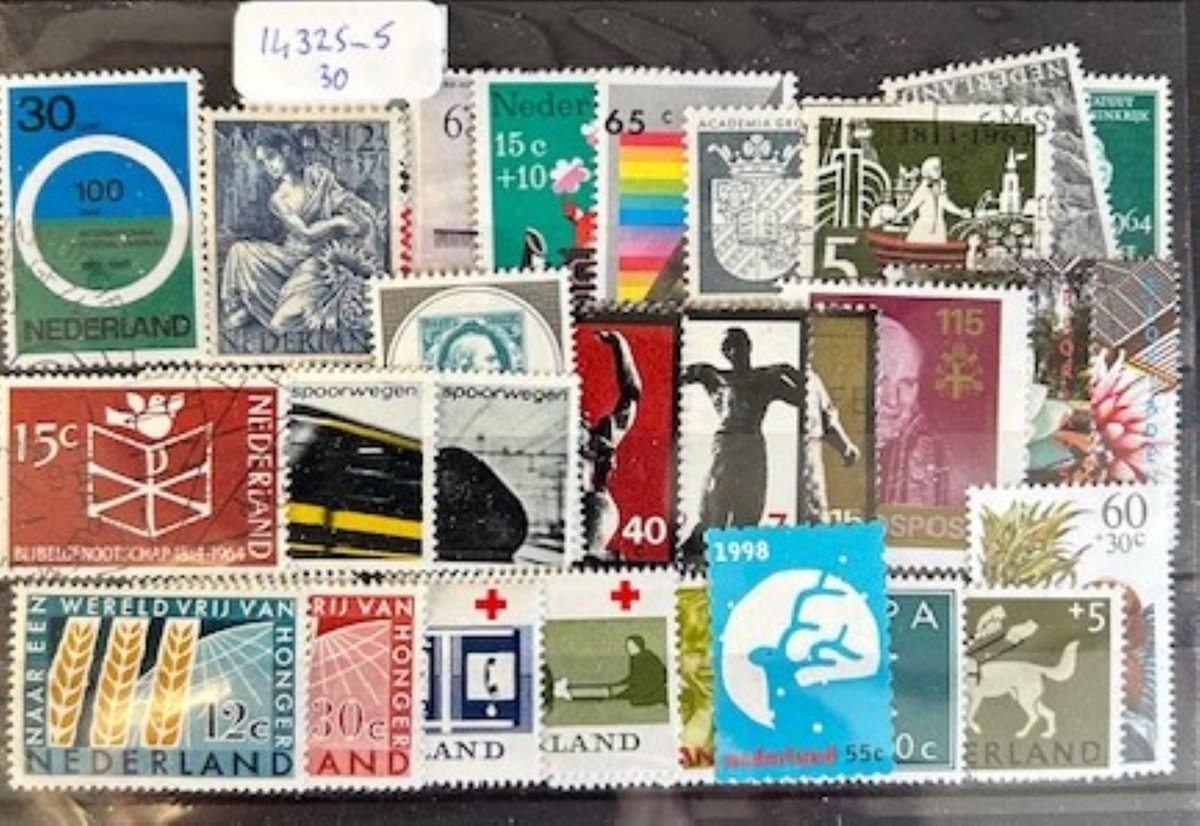 Luxe postzegel pakket (A6 formaat) - collectie van 30 verschillende postzegels - kan als ansichtkaart in een A6 envelop. Authentiek cadeau - cadeau - geschenk