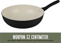 Zwarte wokpan 32 cm met witte binnenkant en glazen deksel met stoomgaatje.