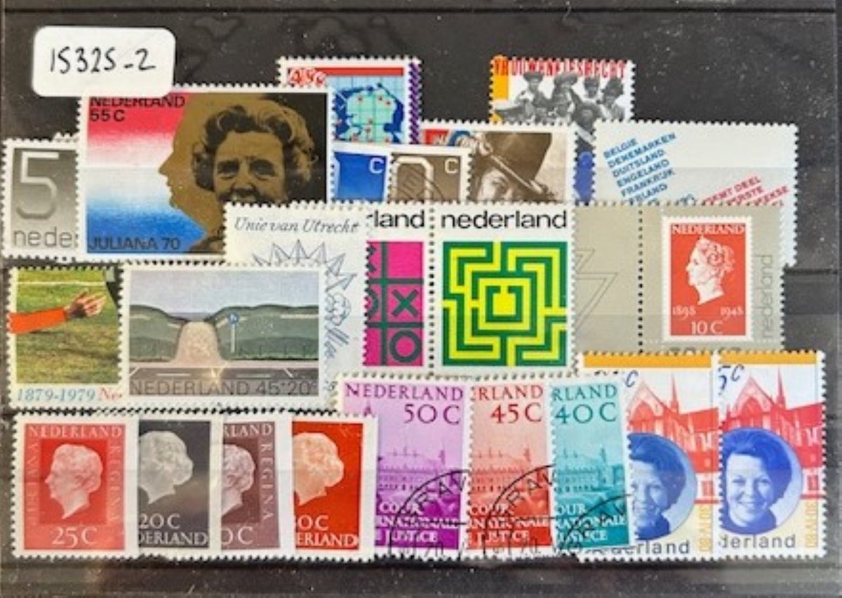 Luxe postzegel pakket (A6 formaat) : collectie van 25 verschillende postzegels Nederland – kan als ansichtkaart in een A5 envelop - authentiek cadeau - kado - geschenk - kaart