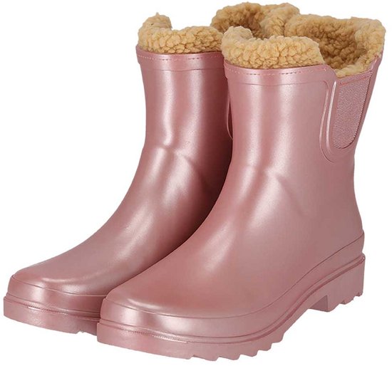Roze Chelsea regenlaarzen met glimmende afwerking en zichtbare beige nepbont voering.