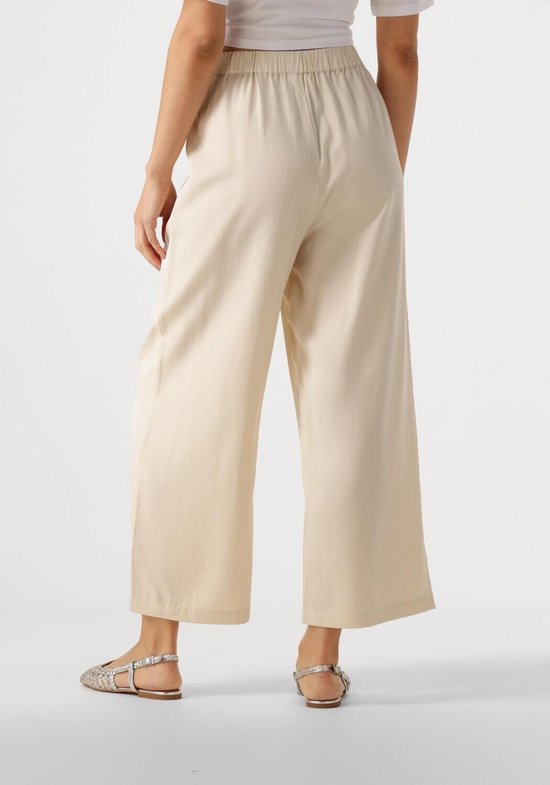 Crème wijde culotte broek, zichtbaar van achteren, met elastische tailleband en trekkoord.