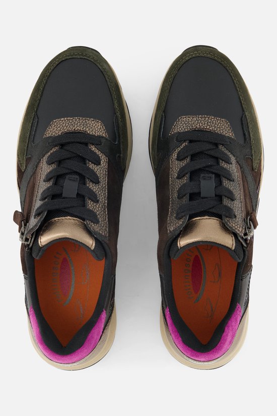 Een paar Gabor dames sneakers in diverse bruin- en groentinten, met gouden accenten en roze details. Zwarte veters en rits.