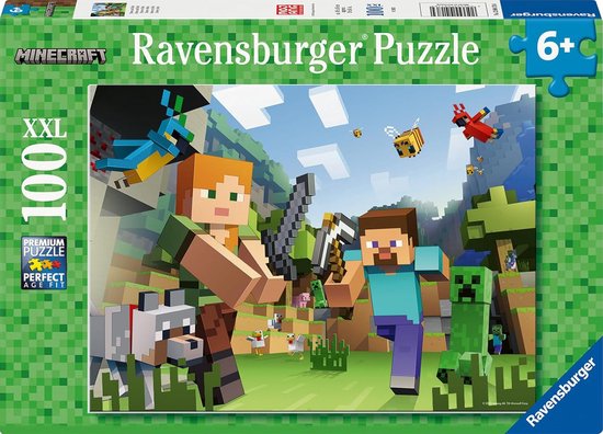 Ravensburger Minecraft puzzel XXL 100 stukjes met Alex, Steve, Creeper, wolf en papegaai in een pixelwereld.