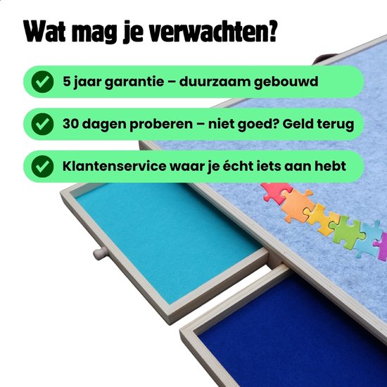 Puzzelbord met 4 lades, waarvan één met blauw vilt en één met turquoise vilt, met kleurrijke puzzelstukjes.
