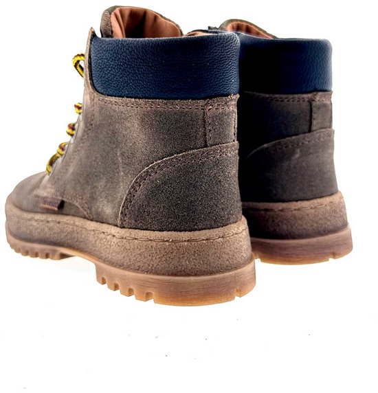 Achterkant van bruine Develab halfhoge schoenen met donkerblauwe kraag.