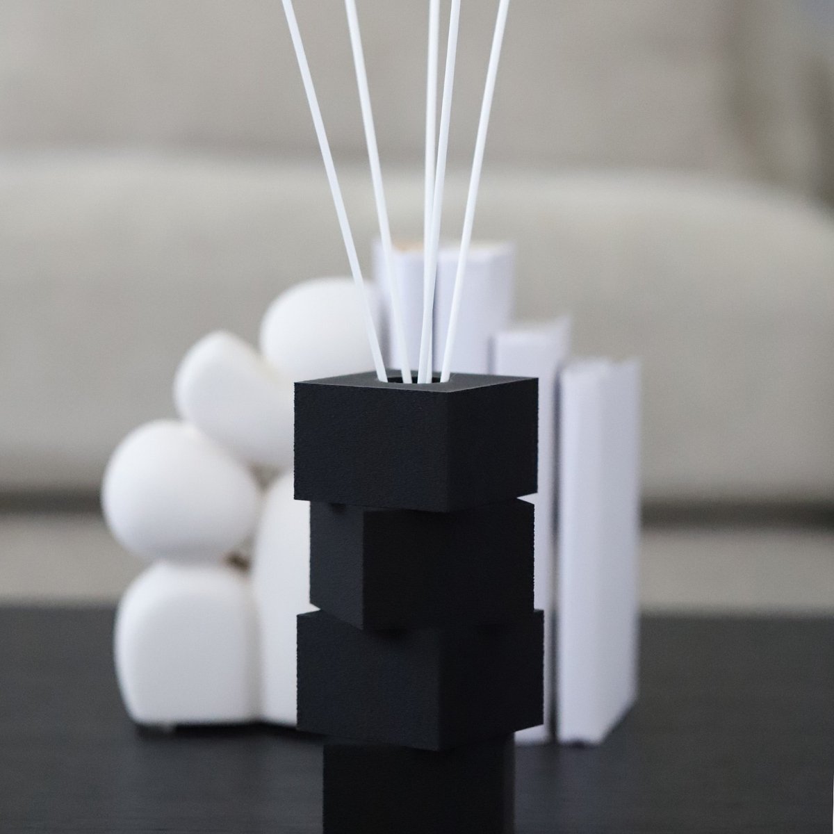 Mat Zwarte Geurstokjes houder – Luxe Diffuser Set Amber Oak en Black Diamond – Navulbare Geurstokjes 400 ml – Modern Huisparfum Cadeau