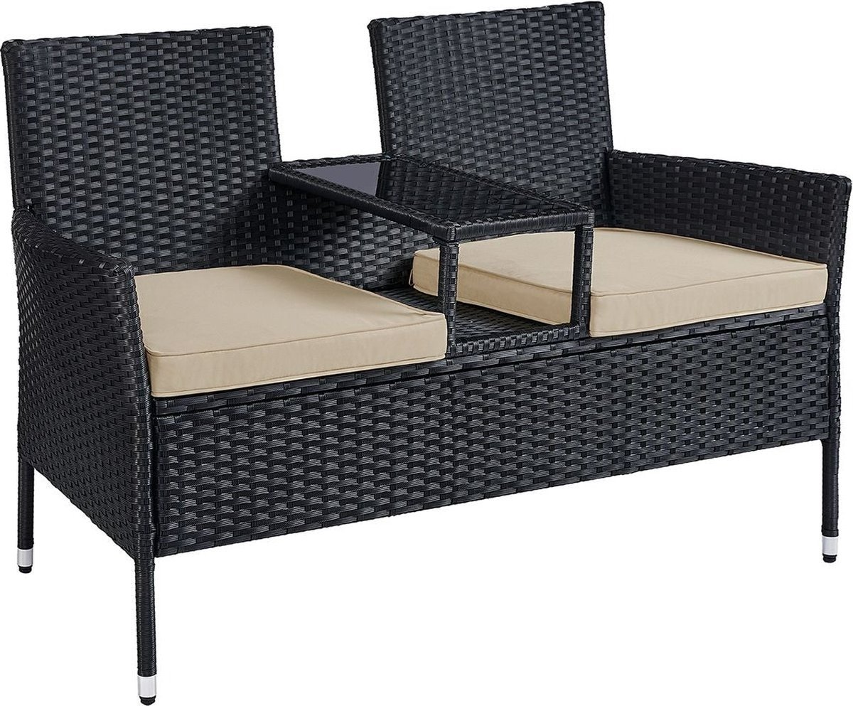 QPFO® Tuinbankset Loveseat – Buitenbank met Tafel – Stalen Frame & PE Riet – Inclusief Kussens – Gehard Glas Tafelblad – Zwart/Taupe – 65x131x84 cm
