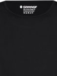 Detail van een zwart T-shirt met ronde hals en het Garage Bio-Cotton Body Fit label.