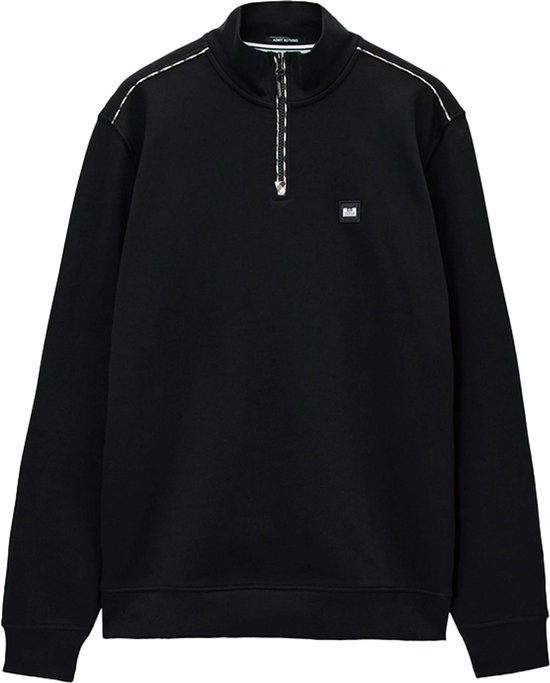 Zwarte trui van Weekend Offender met rits, contrasterende witte stiksels en een klein logo op de borst.