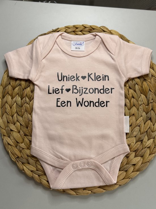Romper - Tekst - Wonder - Gepersonaliseerd - Newborn - Baby - Kraamcadeau - Katoen - Maat 50-56 - Lichtroze - Blush