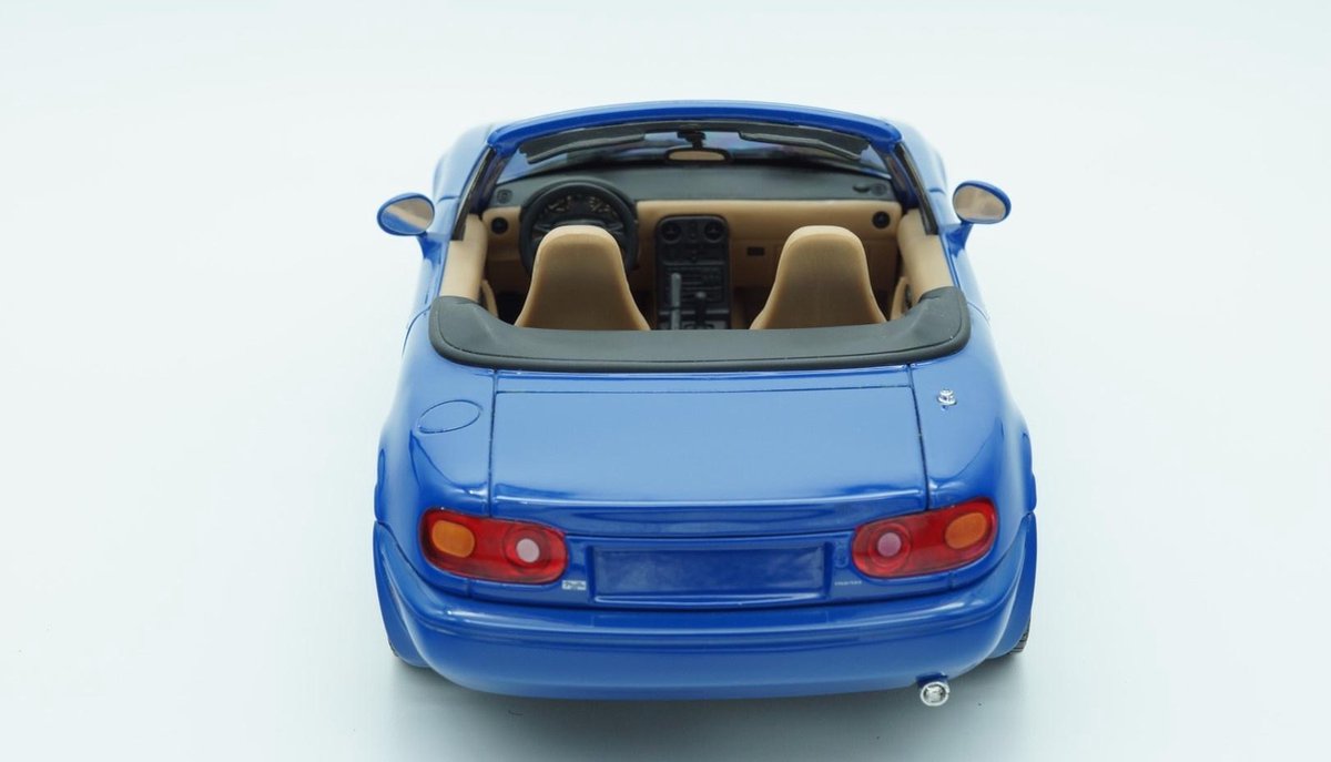 Mazda MX-5 ダークブルー 1/18スケール Mazda MX-5 ダークブルー 1/18スケール 1/18 Mazda MX-5 Miata