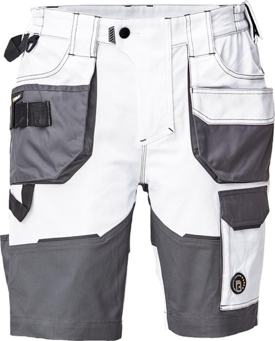 Witte werkshort met grijze details en meerdere zakken.