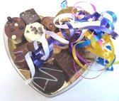 Hart gevuld met hardgemaakte bonbons - Chocolade cadeau chocola bonbons