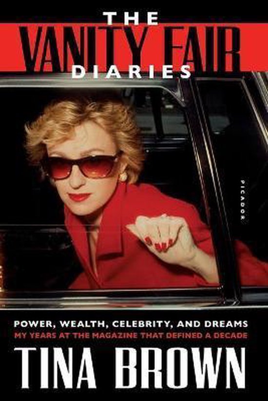 De cover van 'The Vanity Fair Diaries' van Tina Brown, met een vrouw in een rode blazer en zonnebril in een auto.