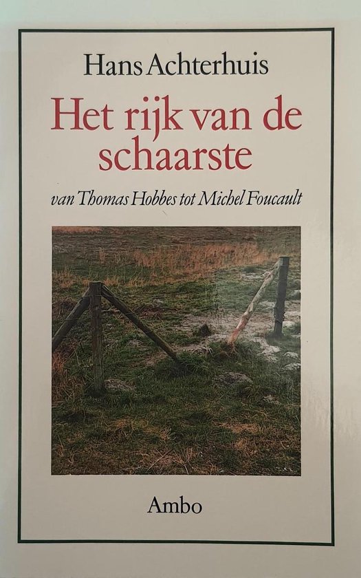 Boekomslag van "Het rijk van de schaarste" van Hans Achterhuis. Titel in rood en zwart. Afbeelding van een weiland met een hek. Ambo.