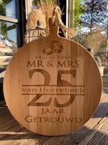 Serveerplank rond 45 cm / 25 jaar getrouwd / huwelijk / bruiloft / te personaliseren met naam