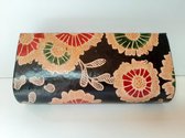Fairtrade brillenkoker van leer met fantasie bloemen print