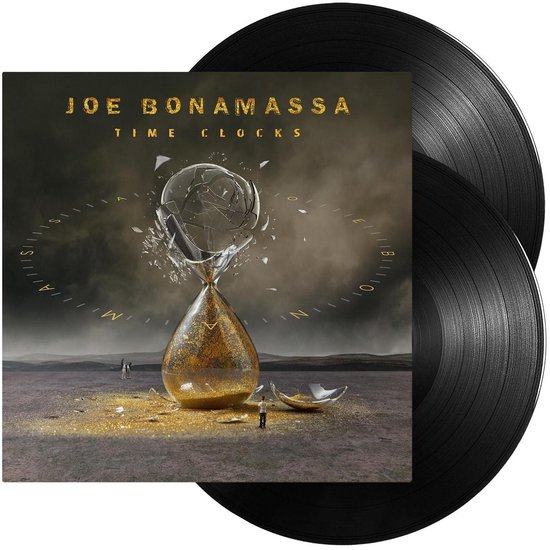 Albumcover met de titel "Time Clocks" van Joe Bonamassa. Een zandloper met gebroken glas en gouden zand.