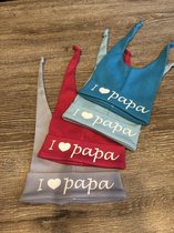 WDLS-Bedrukt Babymutsje i love papa- fuchsia