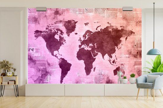 Wereldkaart en différents tons violets sur fond avec journal 420x280 cm