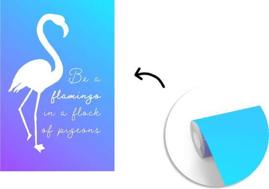 Citation 'Soyez un flamant rose dans un troupeau de pigeons' avec un flamant rose blanc sur fond bleu 195x300 cm