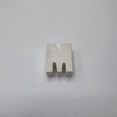 Gipsen letter M, onbehandeld gips, 5,5 cm hoog, wit