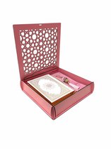 Mirac houten Koran box met een Koran, gebedskleed en een tasbih roze
