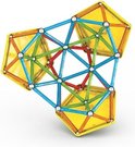 Een Geomag constructie met drie gele vierkante bases en gekleurde staven in blauw, groen en rood.